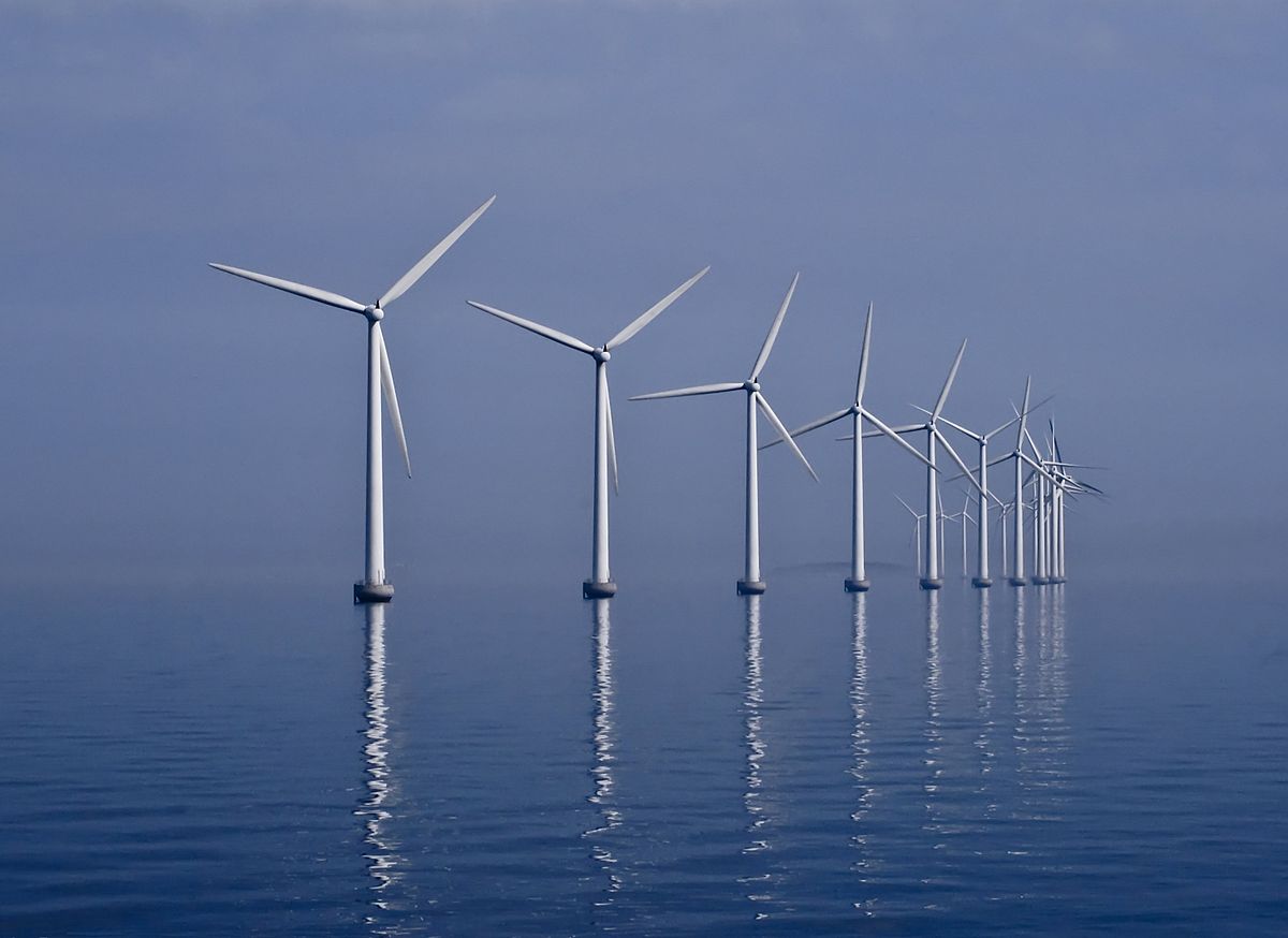 Middelgrunden wind farm 2009 07 01 edit filtered