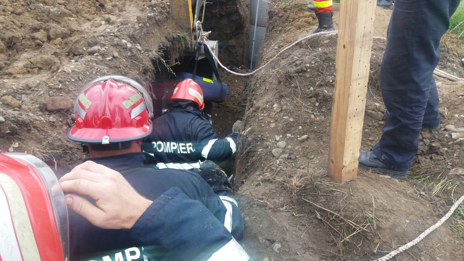 Muncitor prins sub un mal de pamant in Prahova 1