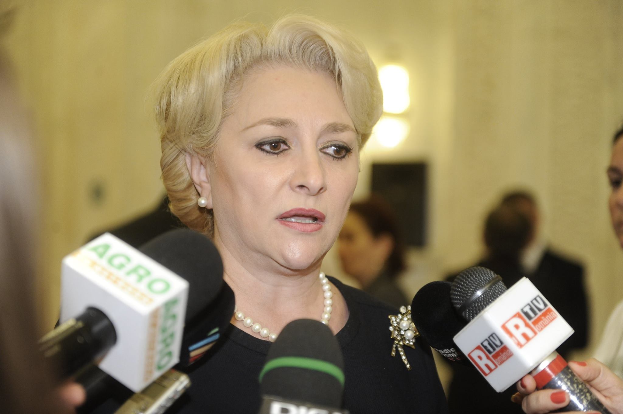 viorica dancila microfon