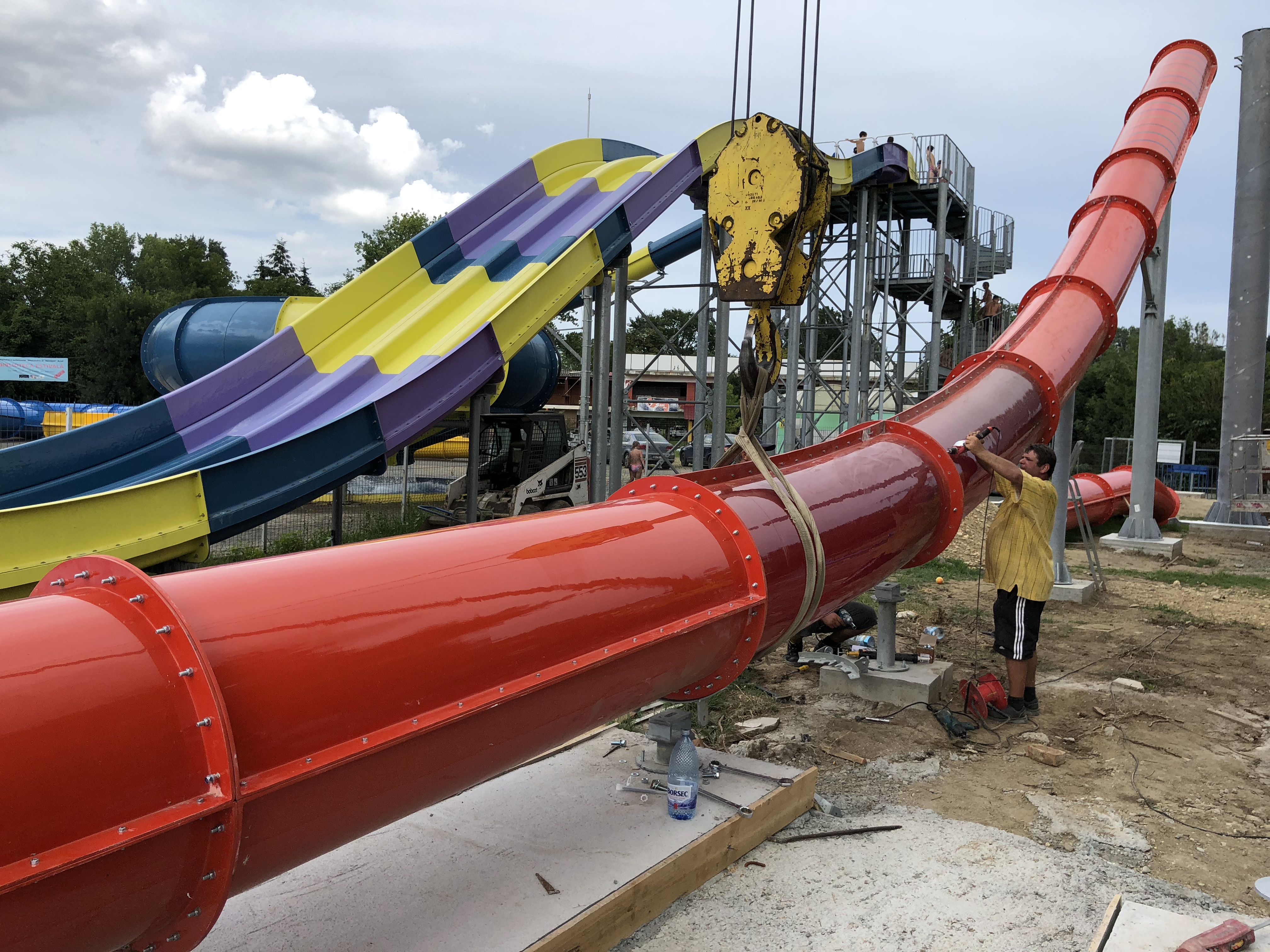În curând la Ștrandul Neptun vor fi puse în funcțiune trei tobogane noi 1 IMG 8796