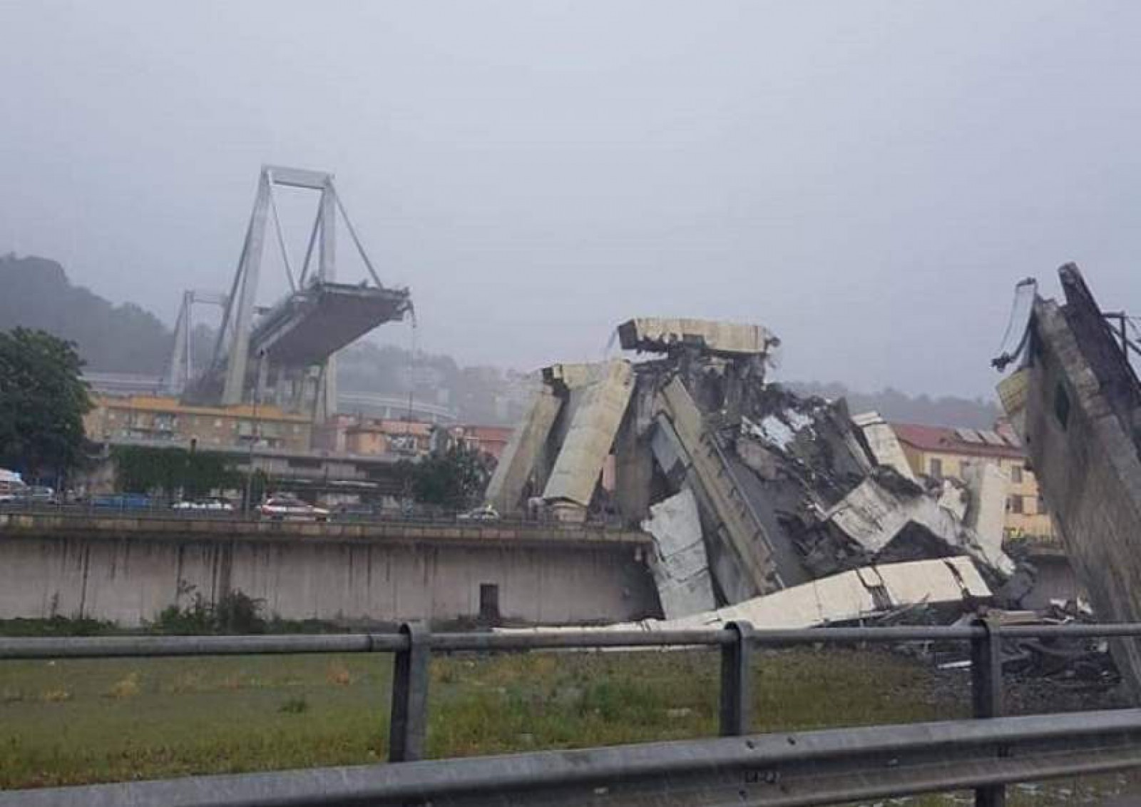 primele declaratii oficiale de la autoritati in cazul podului prabusit ministrul transporturilor din italia o imensa tragedie 1534255124