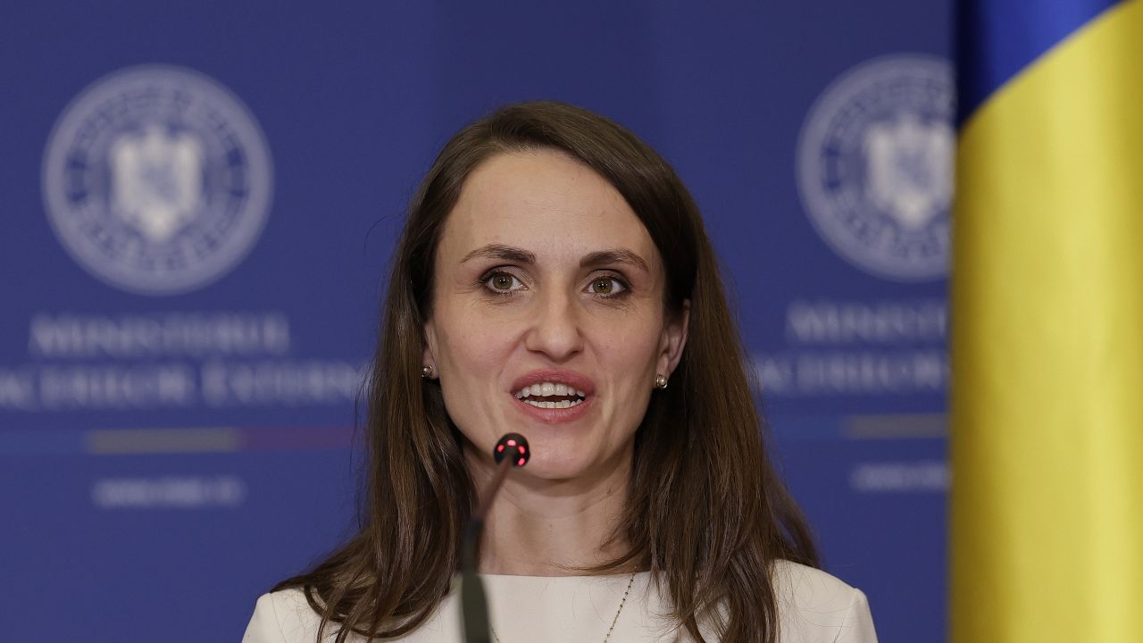 Senatul votează azi moțiunea împotriva ministrei de Externe. Oana Țoiu e acuzată că a trădat fermierii — și lipsește din sală 1 toiu