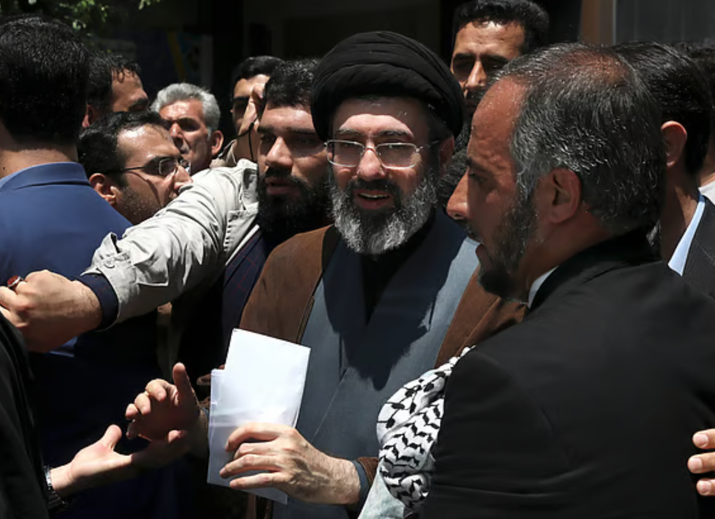 Mojtaba Khamenei iese în prim-plan ca principal candidat pentru a-l înlocui pe liderul suprem al Iranului 1 mojt