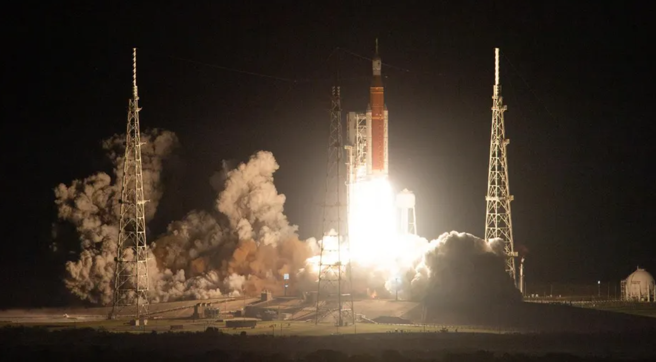 Artemis II, ziua 2: Patru astronauți sunt în drum spre Lună pentru prima dată în 50 de ani. Ce urmează 1 lansareartemisii